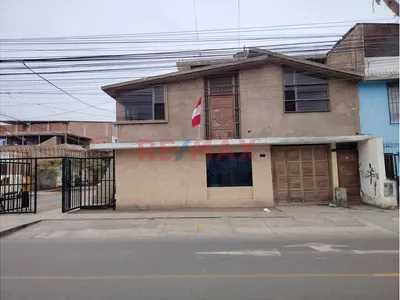 Casa En Esquina 168M2 03Pisos Zona B San Juan De Miraflores