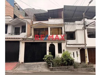 Vendo Acogedora Casa De 3 Pisos