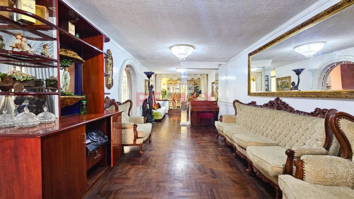 Venta de Casa en Los Olivos - Lima 6 Dormitorios 