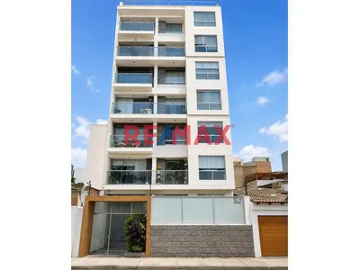 Alquiler De Amplio Departamento En Miraflores