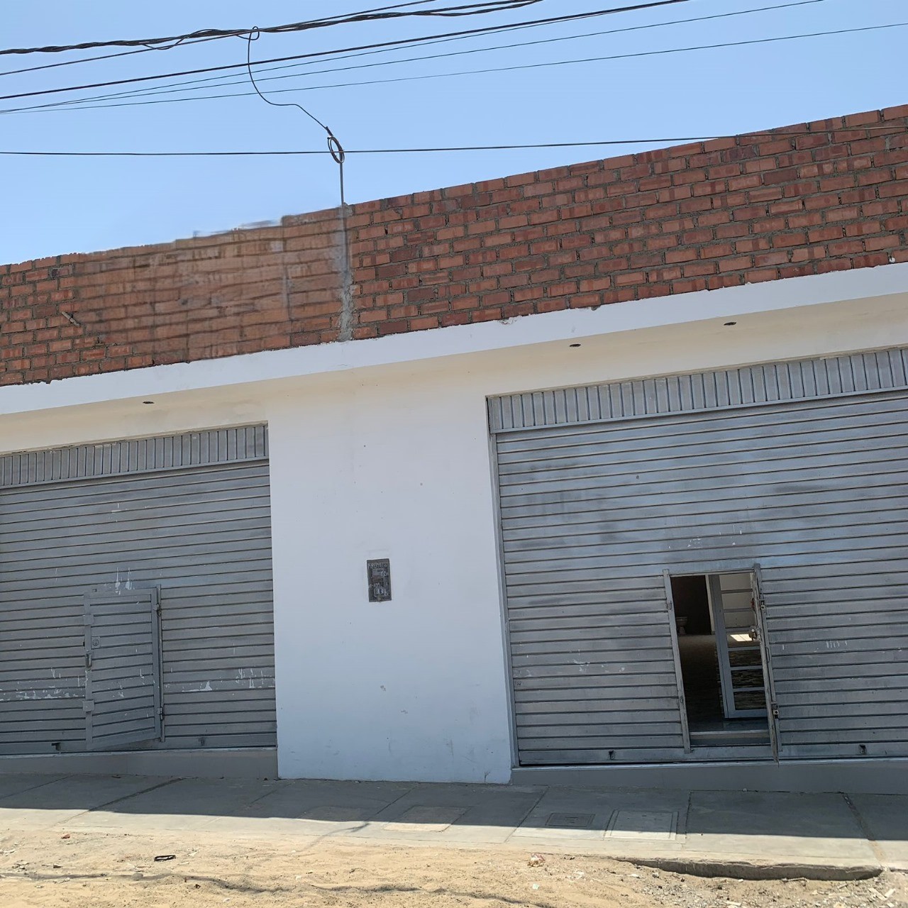 Alquiler De Amplio Local Comercial De 84 M2 Urb . Los Portales