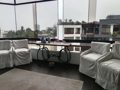 Venta de Departamento en Santiago de Surco - Lima 4 Dormitorios