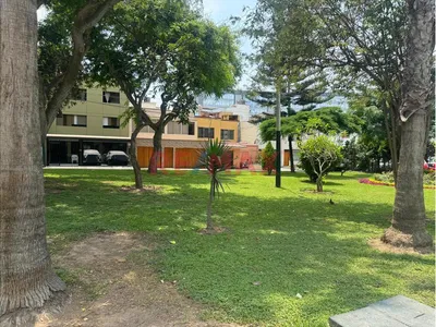 Terreno En Venta Frente A Parque – Urb.La Alborada -Surco