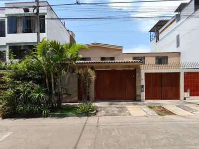 Venta de Casa en Ate - Lima 3 Dormitorios 