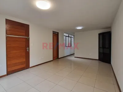 Departamento En Venta En La Urbanizacion Santa Victoria-Chiclayo