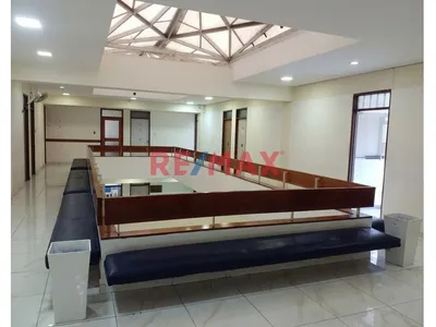 Alquilo Oficina U Consultorio 30M2  Lince Av. Arequipa A Media Cuadra Del C.Comercial Risso