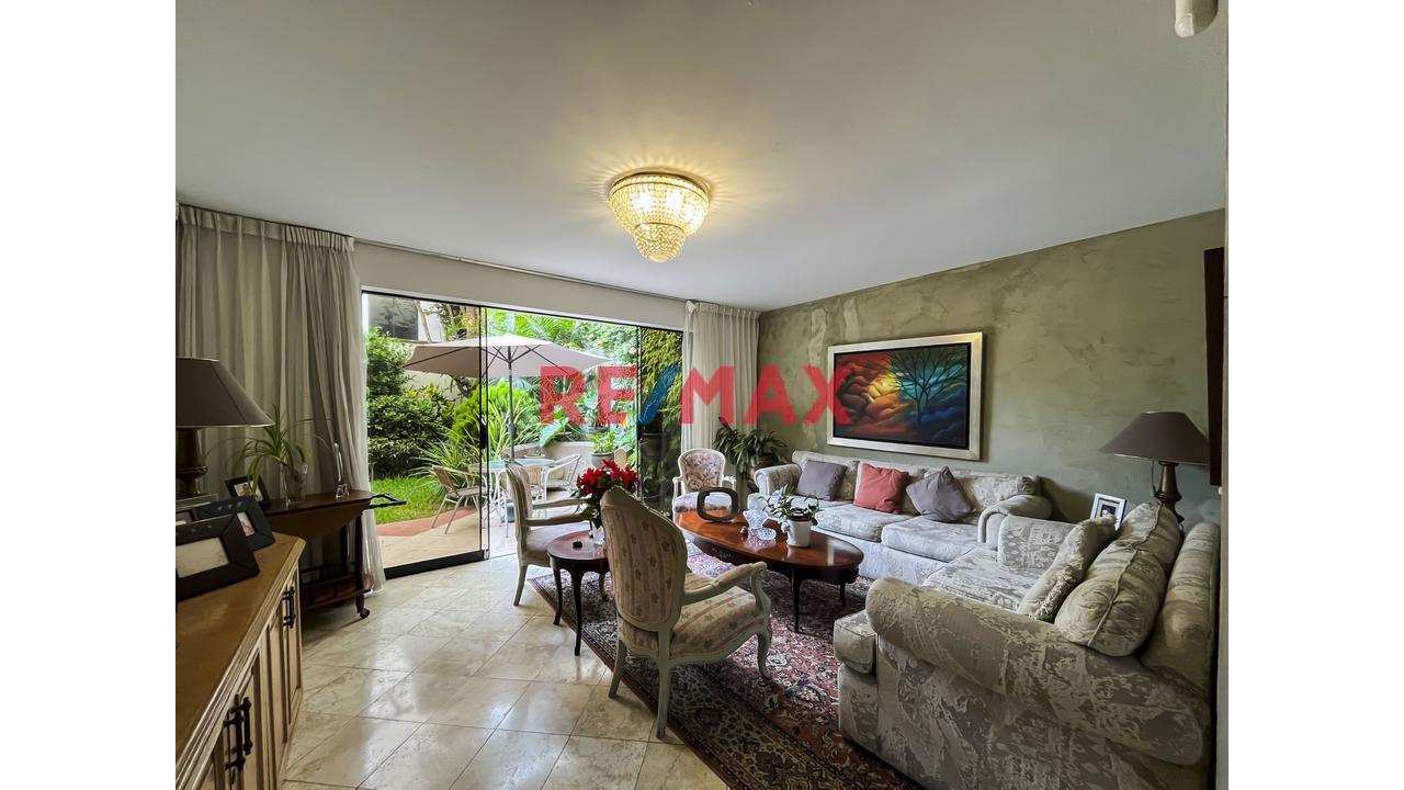 Vendo Departento Primer Piso 255M² Con Terraza Y Jardin