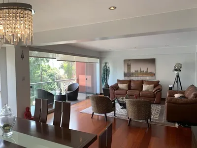 Venta de Departamento en Santiago de Surco - Lima 4 Dormitorios