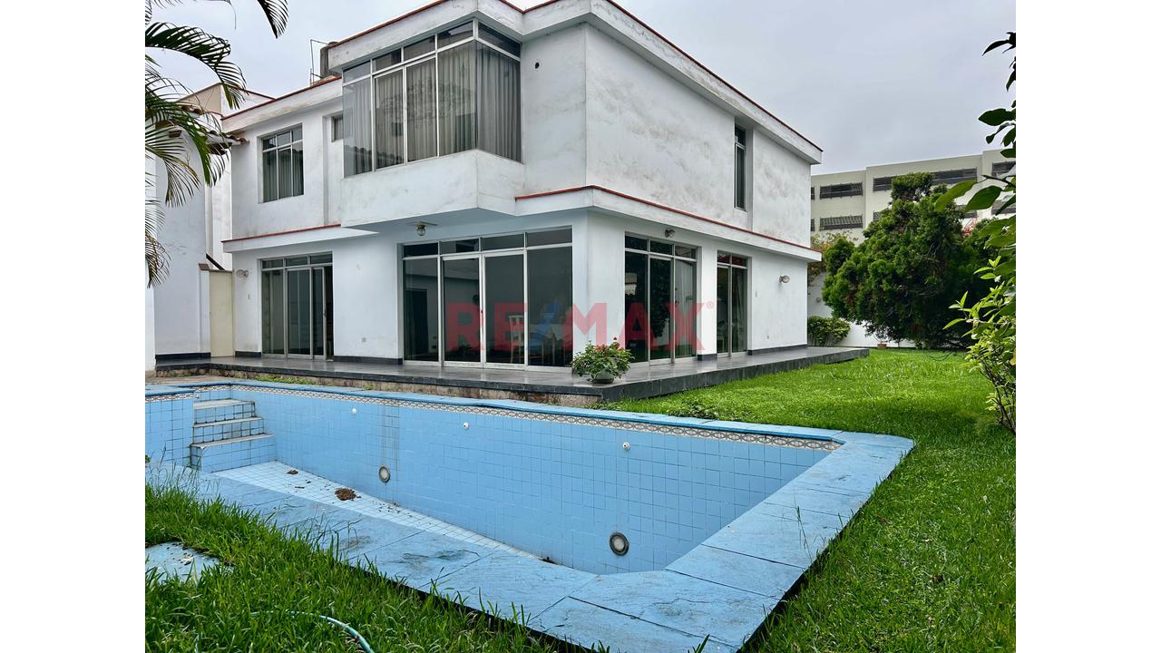 Constructor  Inversionista Venta De Casa Como Terreno De 2 Pisos San Isidro