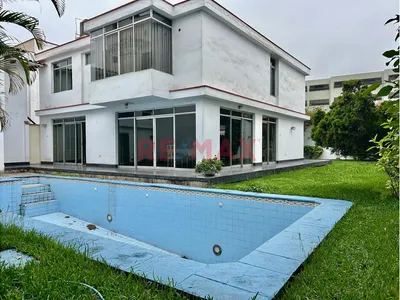 Constructor Inversionista Venta De Casa Como Terreno De 2 Pisos San Isidro