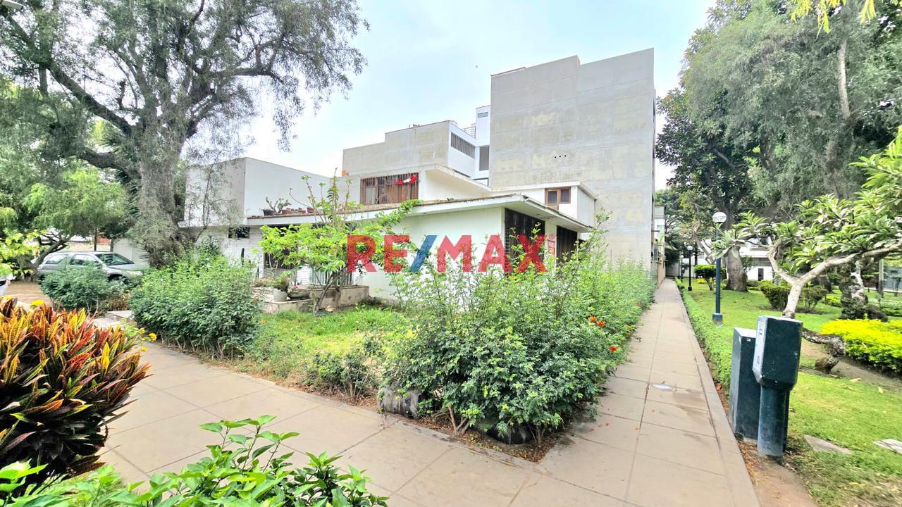 Casa Como Terreno At 405 M² En Aurora – Miraflores | Frente A Parque | 3 Frentes