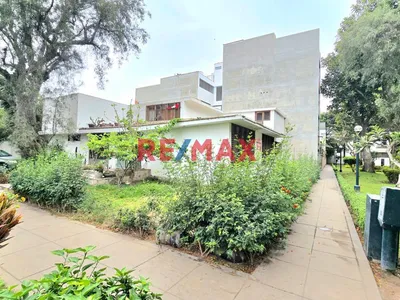 Casa Como Terreno At 405 M² En Aurora – Miraflores | Frente A Parque | 3 Frentes