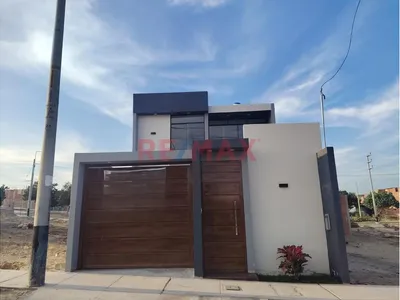 🏡 Venta De Hermosa Casa Frente A Parque – La Rinconada 🌿