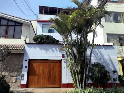 Venta de Casa en Ate - Lima 8 Dormitorios
