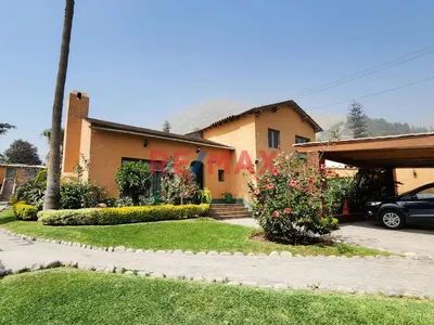 Hermosa Casa En El Centro De Chaclacayo/3 Bungalows/Piscina/Terraza/Jardin
