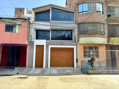 Venta de Casa en Los Olivos - Lima 5 Dormitorios 