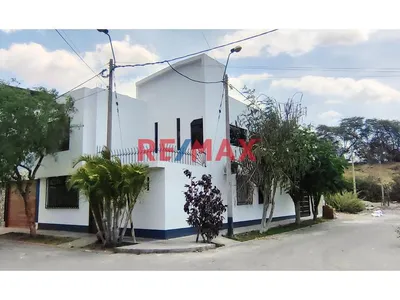 Exclusiva Casa En Venta, En Esquina Y Frente A Parque Urb. Rinconada De Huacachina