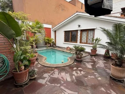 Venta de Casa en Santiago de Surco - Lima 4 Dormitorios