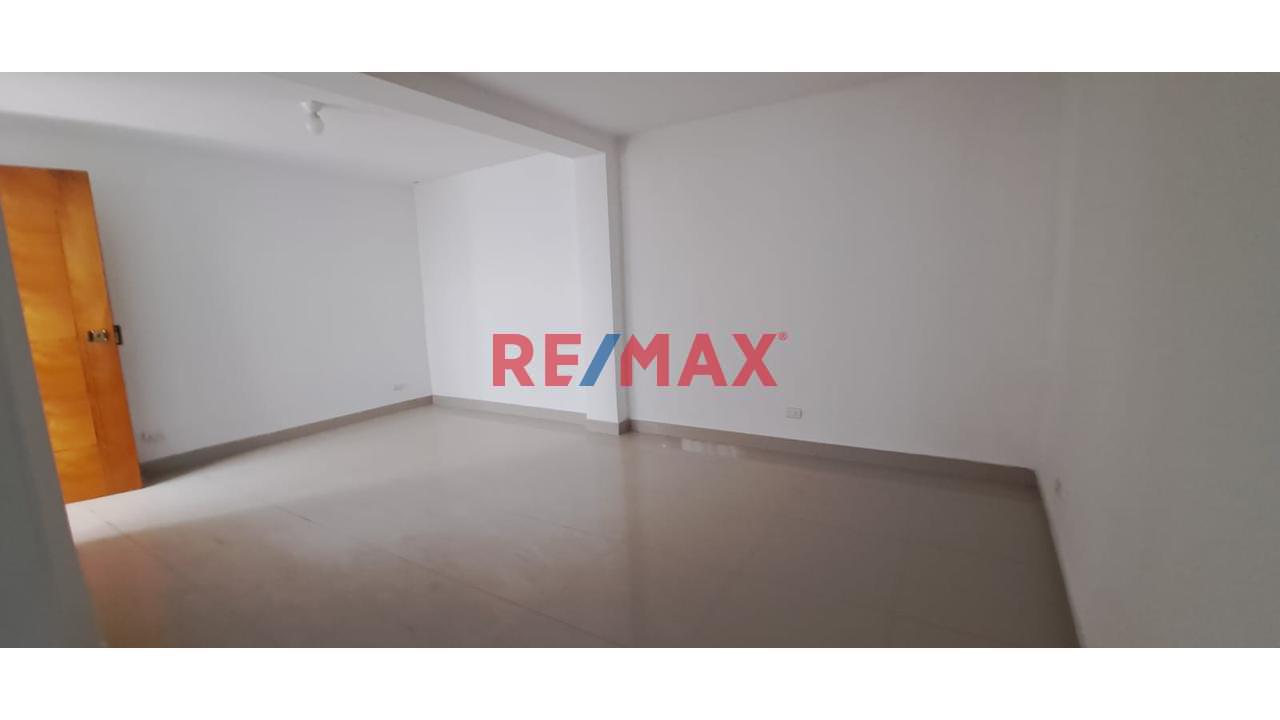 Venta Dpto En Estreno-Los Olivos  3Er Piso Vista Interna