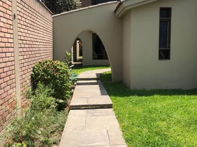 Venta de Casa en Santiago de Surco - Lima 4 Dormitorios