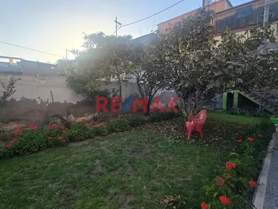 Casa Como Terreno En Venta En Cercado A Una Cuadra Del Colegio Prescott Y A 2 Cuadras De Tingo