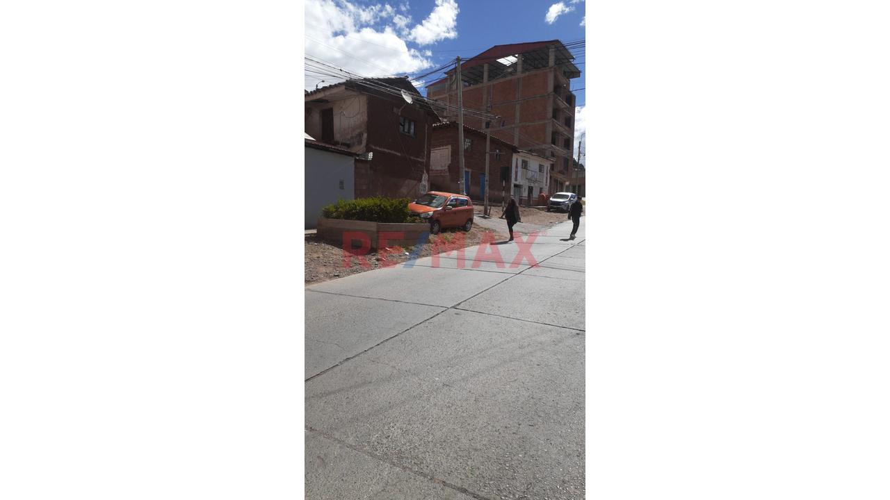 Excelente Ubicación, Muy Cerca De La Pista Principal Y A Solo 1 Cuadra De Los Buses, Con Fácil Acceso Vehicular Y Transporte Público.