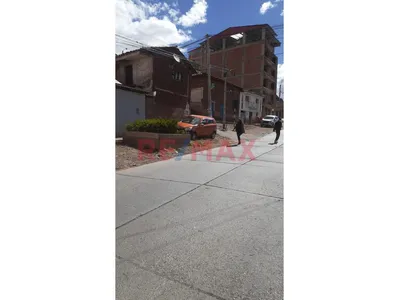 Excelente Ubicación, Muy Cerca De La Pista Principal Y A Solo 1 Cuadra De Los Buses, Con Fácil Acceso Vehicular Y Transporte Público.