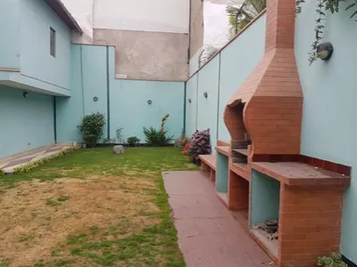 Venta de Casa en Santiago de Surco - Lima 4 Dormitorios