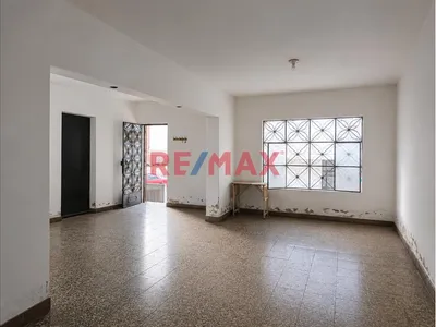 Venta De Casa De 2 Pisos En Collique – Precio De Remate