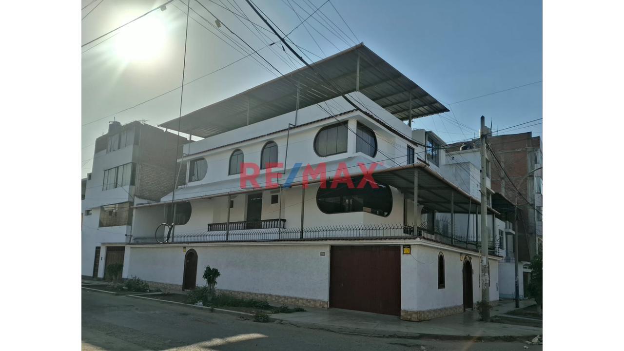 Alquiler De Casa Comercial De 4 Pisos Urb Santa Maria S/ 8,500