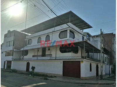 Alquiler De Casa Comercial De 4 Pisos Urb Santa Maria S/ 8,500