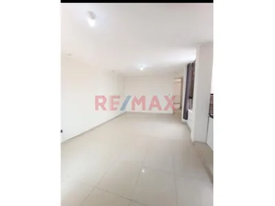 Vendo Departamento En 3Er Piso Con Escalera Independiente De 97.5M²
