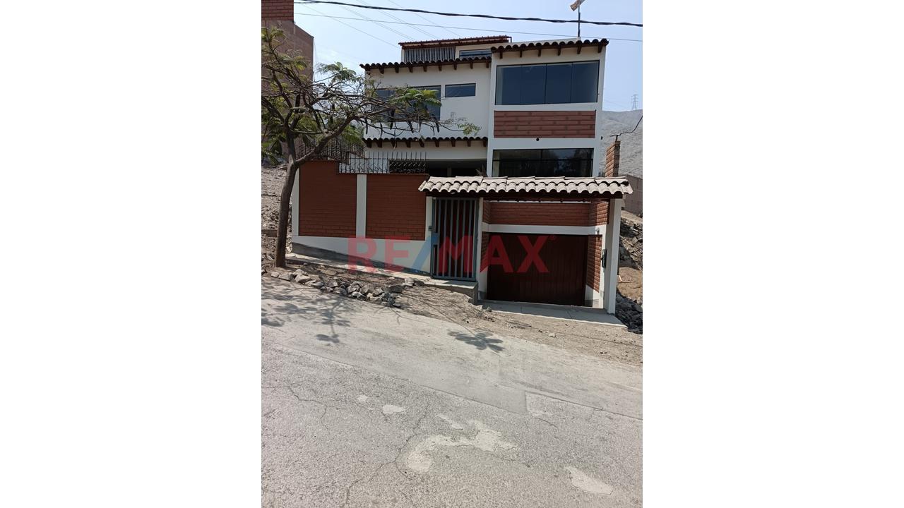 Hermosa Casa En Venta, En Chosica