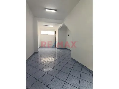Alquiler De  Local Comercial Puerta Calle– Zona Estratégica De Surquillo, Cerca Al Puente Ricardo Palma.