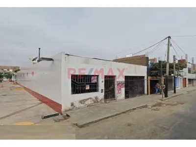 Vendo Terreno Con Construcción 200 M2 En Esquina De Las Avenidas Salvador Lara Y Túpac Amaru - $310,000
