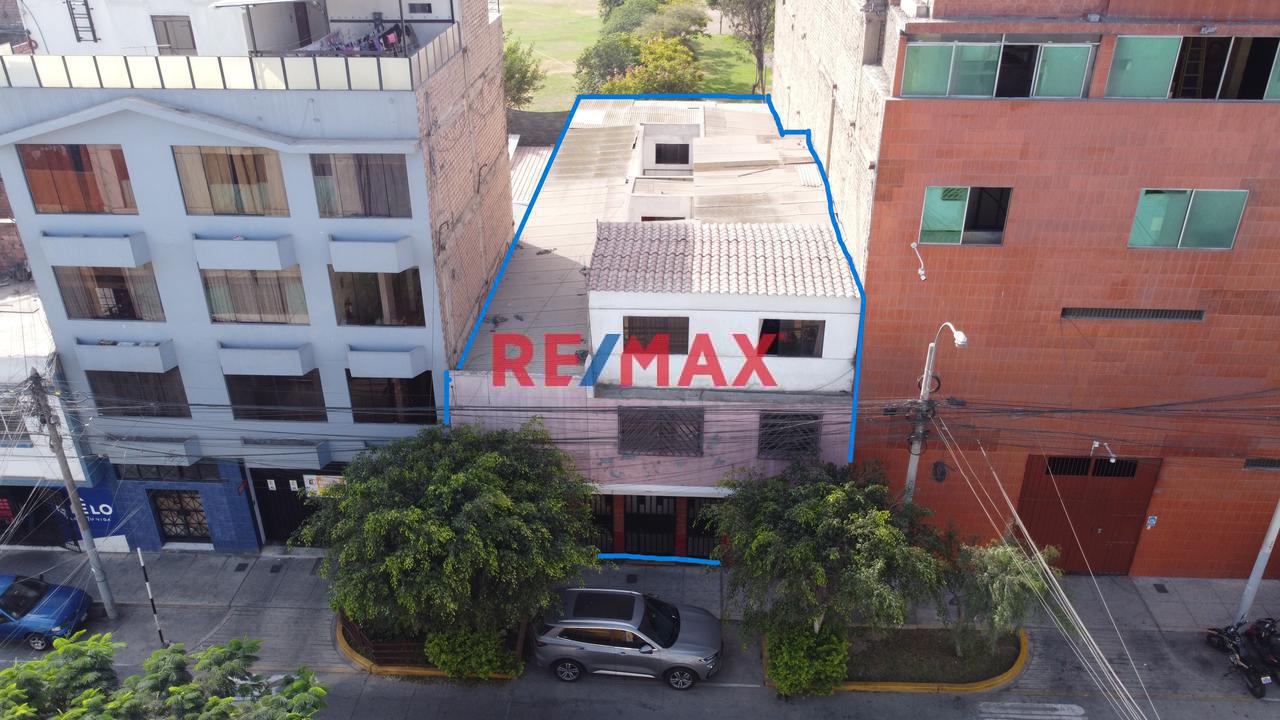 Se Vende Terreno De 300 M2 En Zona Comercial De Chacra Ríos Sur En Cuadrante De Avs Tingo María Y Venezuela