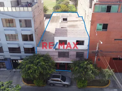 Se Vende Terreno De 300 M2 En Zona Comercial De Chacra Ríos Sur En Cuadrante De Avs Tingo María Y Venezuela