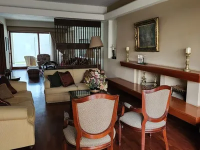 Venta de Casa en Santiago de Surco - Lima 4 Dormitorios 