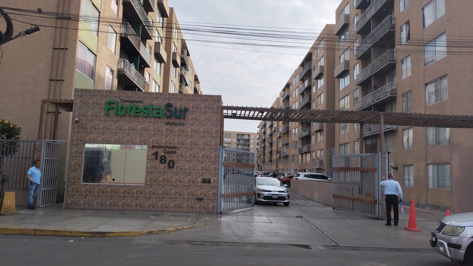 Vendo  Departamento Con Vigilancia,  3 Dorm, Balcón, Cochera Techada, Areas Comunes, Ascensor, Gas Calida, En Cond Floresta Sur – Matellini, Chorrillos. Excelente Conectividad