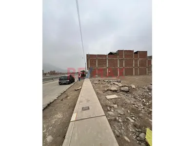 Atencion Inversionistas Vendo Amplio Terreno-Ramiro Prialé-Lurigancho