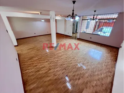 Vendo Casa De 4 Pisos En San Miguel | Espacio Comodidad Y Versatilidad