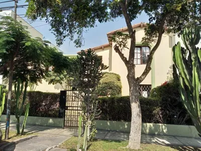 Venta de Casa en Miraflores - Lima 10 Dormitorios