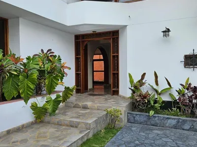 Alquiler de Casa en Santiago de Surco - Lima 6 Dormitorios 