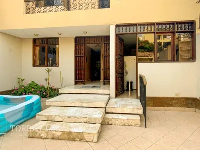 Venta de Casa en Santiago de Surco - Lima 5 Dormitorios