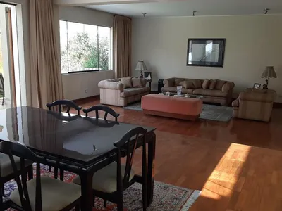 Casa en venta · Jiron Paracas 4, La Molina · 216 m², 5 dorm.