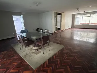 Venta de Casa en Santiago de Surco - Lima 5 Dormitorios