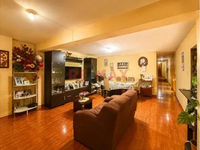 Casa De 3 Niveles En La Esperanza | Calle Garcilazo De La Vega - 150.12 M2 De At.