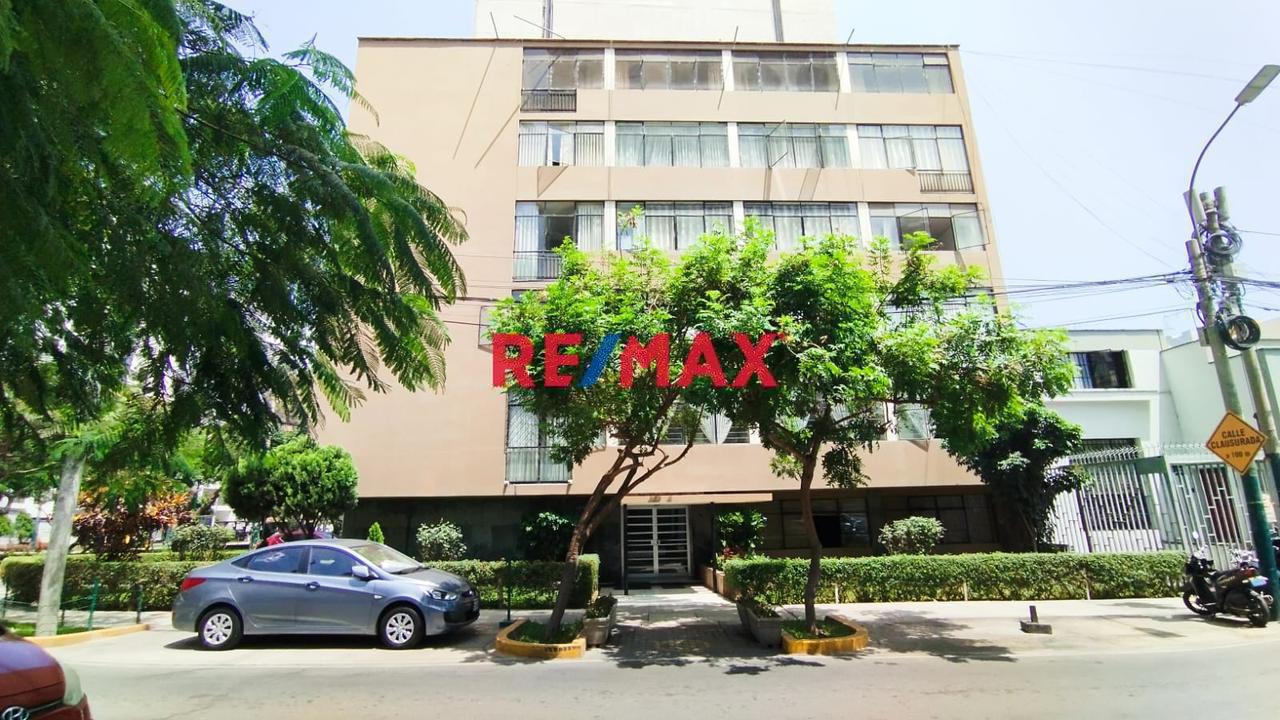 Se Vende   Departamento Amplio En Jesus Maria.