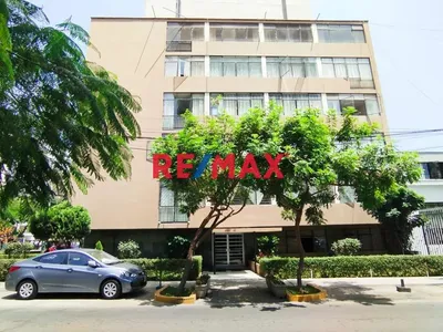 Se Vende Departamento Amplio En Jesus Maria.