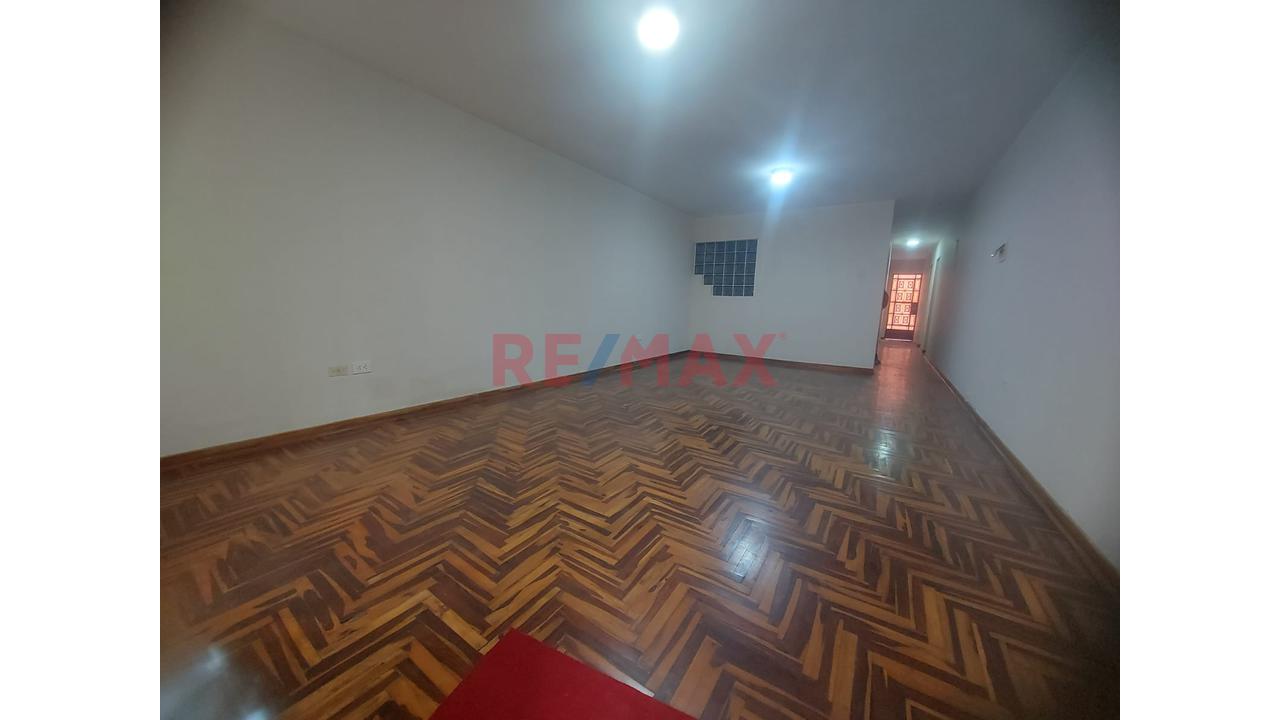 Venta Departamento – 1Er Piso De 160M², Urb. Elio , Cercado De Lima